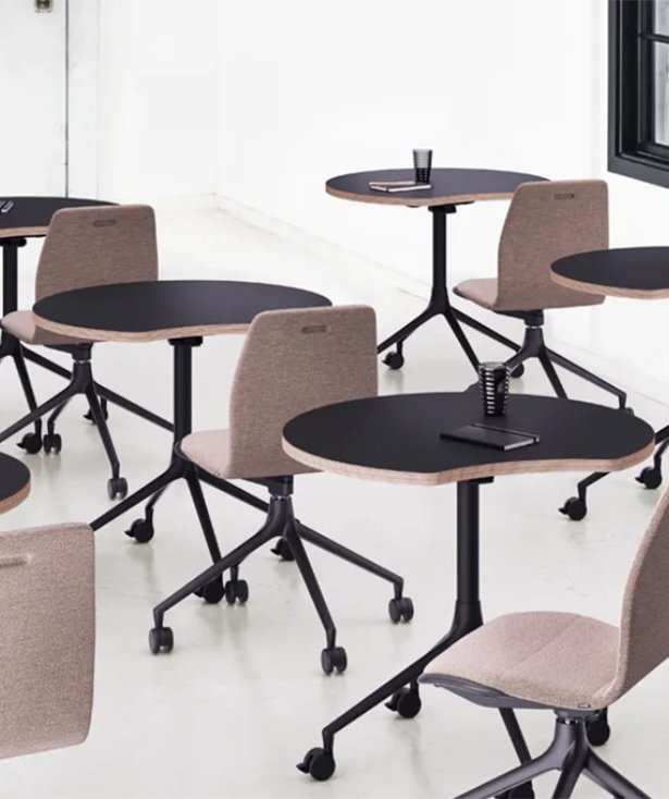 Howe_AS100 - Side chair on castors_0000_Howe_AS400_2